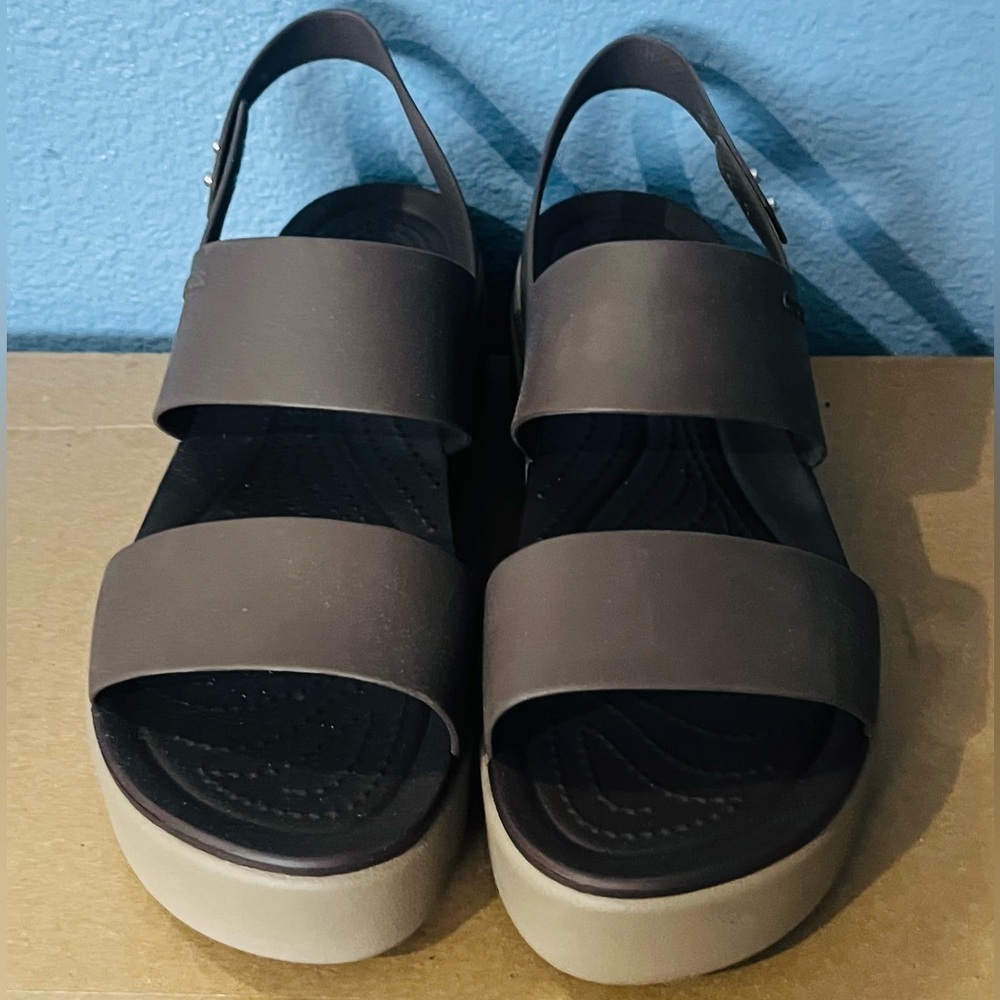 Crocs Brooklyn Low Wedge Sandal Heel - Women's Sz 9
